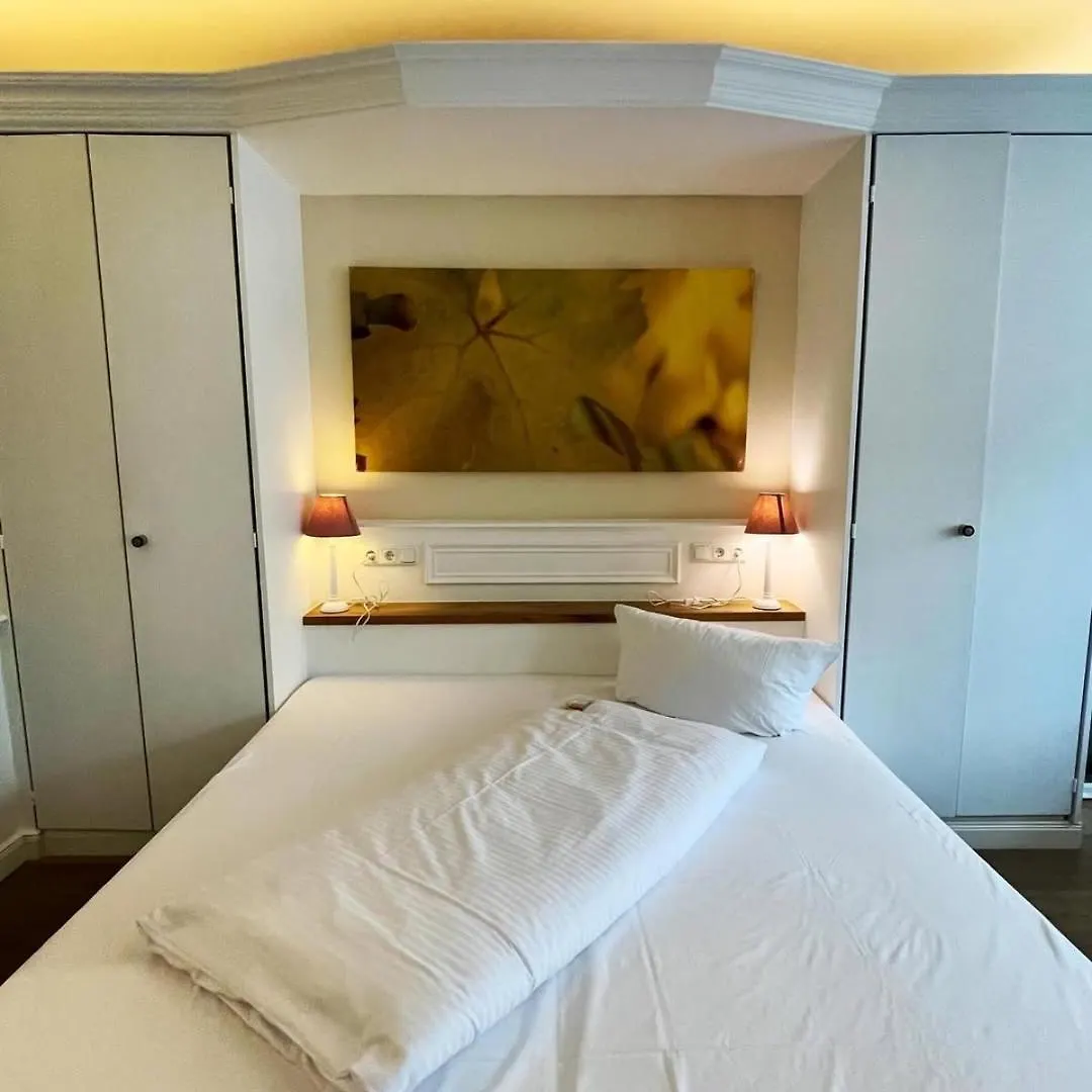 De Heaven Wood Suites Near Igi Airport New Delhi