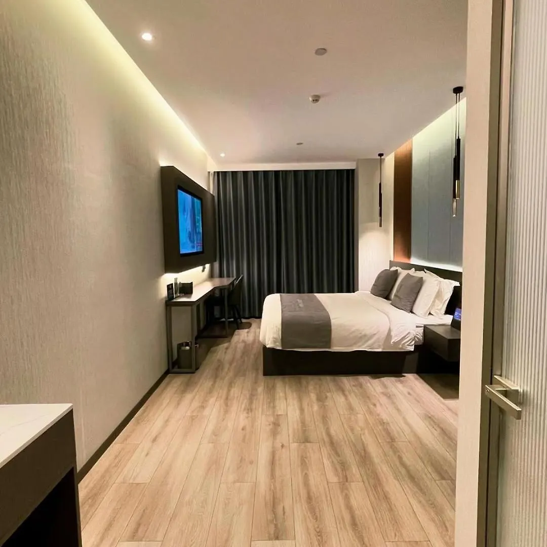 De Heaven Wood Suites Near Igi Airport New Delhi India
