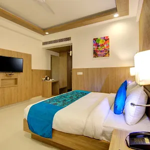 Elevate - With Complimentary Pickup Or Drop Near Delhi Airport **** New Delhi