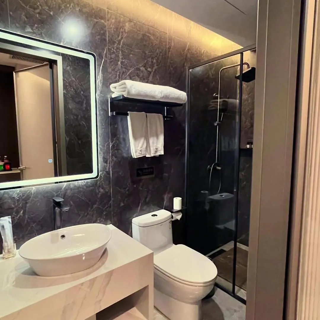 De Heaven Wood Suites Near Igi Airport 뉴델리 호텔